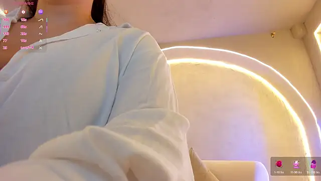 Snapshot of MartinnaBonnet chatting on 11.26.25 MartinnaBonnet online show from 11.26.25