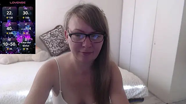 Snapshot of MargotLot chatting on 10.22.25 MargotLot online show from 10.22.25