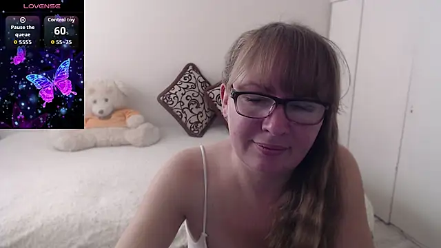 Snapshot of MargotLot chatting on 11.18.25 MargotLot online show from 11.18.25