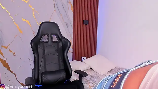 EmilyBoonny1 online show from 11.15.25