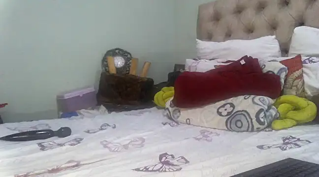 caramelqueen11 online show from 12.25.24