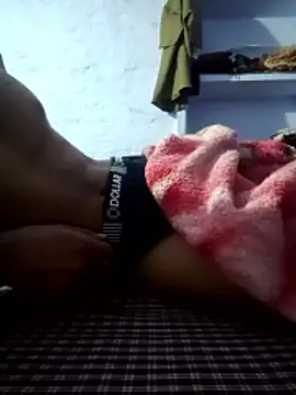 Snapshot of Sinewsex_pussylove chatting on 12.17.25 Sinewsex pussylove online show from 12.17.25