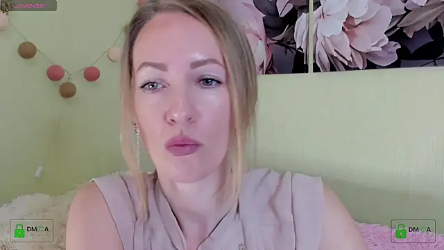 Snapshot of Queenymel chatting on 12.04.24 Queenymel online show from 12.04.24