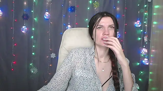 Snapshot of MilaLoona chatting on 01.07.25 MilaLoona online show from 01.07.25