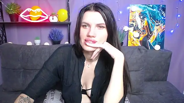 Snapshot of MilaLoona chatting on 01.26.25 MilaLoona online show from 01.26.25