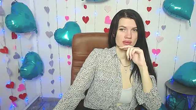 Snapshot of MilaLoona chatting on 02.20.25 MilaLoona online show from 02.20.25
