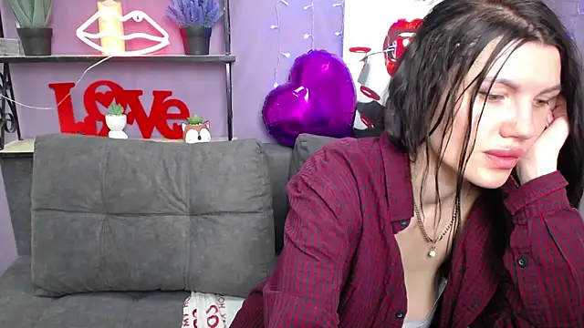 Snapshot of MilaLoona chatting on 03.19.25 MilaLoona online show from 03.19.25