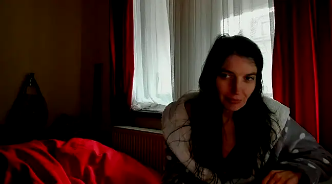 Snapshot of AliceisHome chatting on 01.05.25 AliceisHome online show from 01.05.25