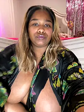 Snapshot of BigFineSelena chatting on 12.18.25 BigFineSelena online show from 12.18.25