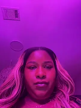 Snapshot of BigFineSelena chatting on 12.19.25 BigFineSelena online show from 12.19.25