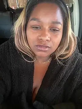 Snapshot of BigFineSelena chatting on 12.19.25 BigFineSelena online show from 12.19.25