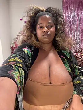 Snapshot of BigFineSelena chatting on 02.06.26 BigFineSelena online show from 02.06.26