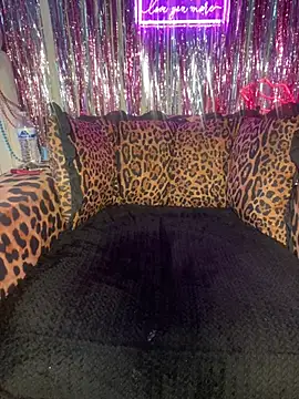 BigFineSelena online show from 04.15.26