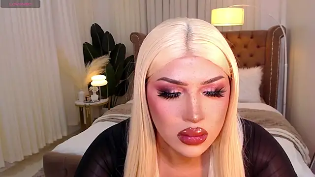 Snapshot of Your_Majesty_Tyra chatting on 02.09.25 Your Majesty Tyra online show from 02.09.25