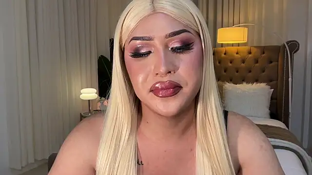 Snapshot of Your_Majesty_Tyra chatting on 03.12.25 Your Majesty Tyra online show from 03.12.25