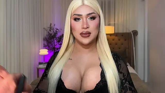 Snapshot of Your_Majesty_Tyra chatting on 10.02.25 Your Majesty Tyra online show from 10.02.25