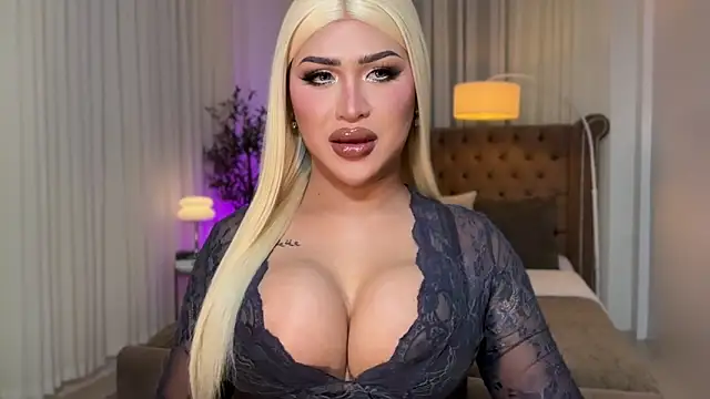 Snapshot of Your_Majesty_Tyra chatting on 10.19.25 Your Majesty Tyra online show from 10.19.25