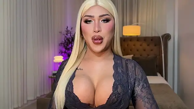 Snapshot of Your_Majesty_Tyra chatting on 10.21.25 Your Majesty Tyra online show from 10.21.25