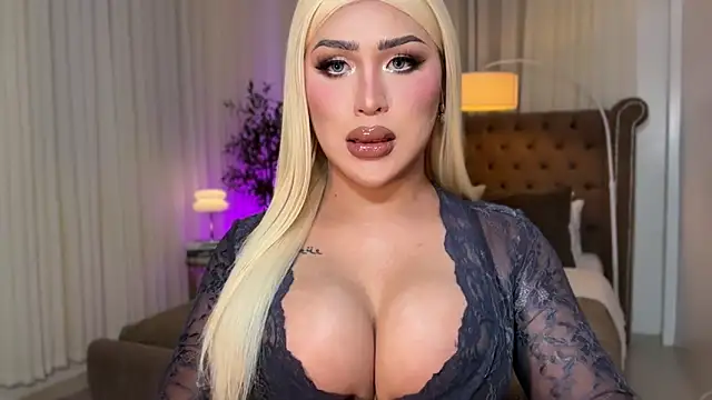 Snapshot of Your_Majesty_Tyra chatting on 10.23.25 Your Majesty Tyra online show from 10.23.25