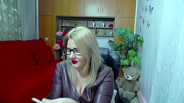 LucilleFenlys online show from 12.21.24