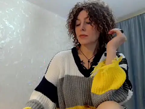 Snapshot of elenaza chatting on 01.13.25 elenaza online show from 01.13.25