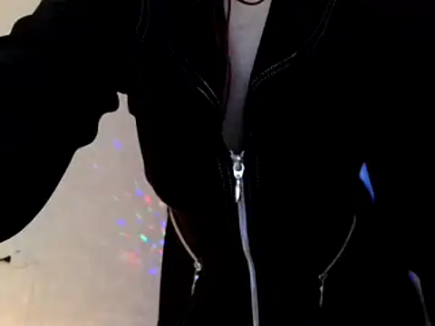 Snapshot of elenaza chatting on 02.14.25 elenaza online show from 02.14.25