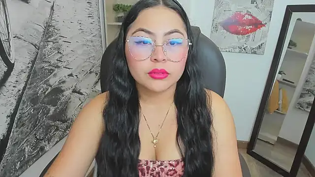 Snapshot of Hana___ chatting on 11.13.25 Hana online show from 11.13.25