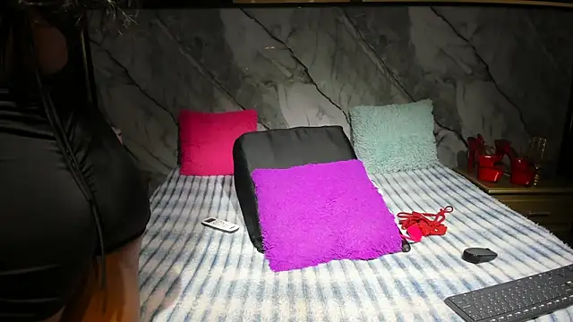 Snapshot of Niyirey1 chatting on 10.14.25 Niyirey1 online show from 10.14.25