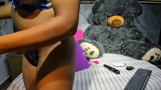 Snapshot of Niyirey1 chatting on 10.28.25 Niyirey1 online show from 10.28.25