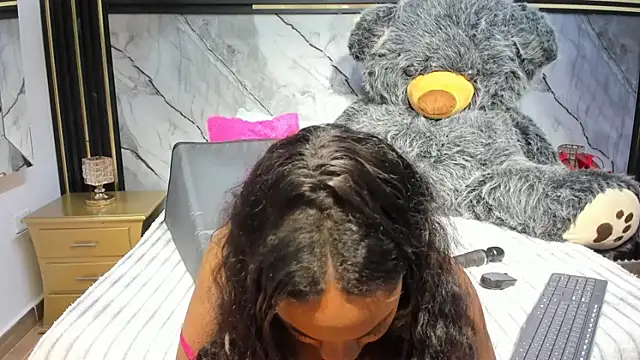 Snapshot of Niyirey1 chatting on 10.29.25 Niyirey1 online show from 10.29.25