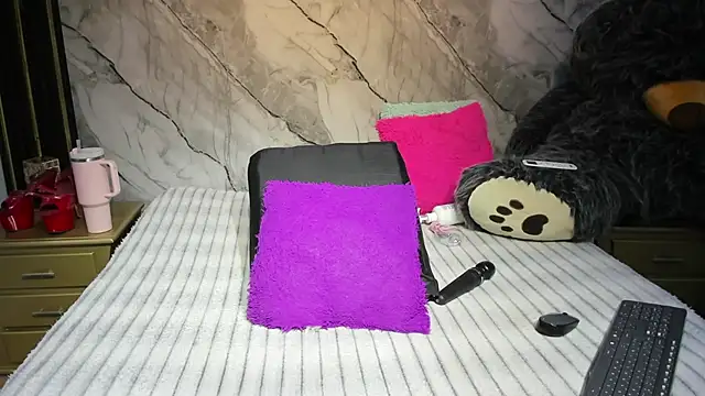 Niyirey1 online show from 03.18.26