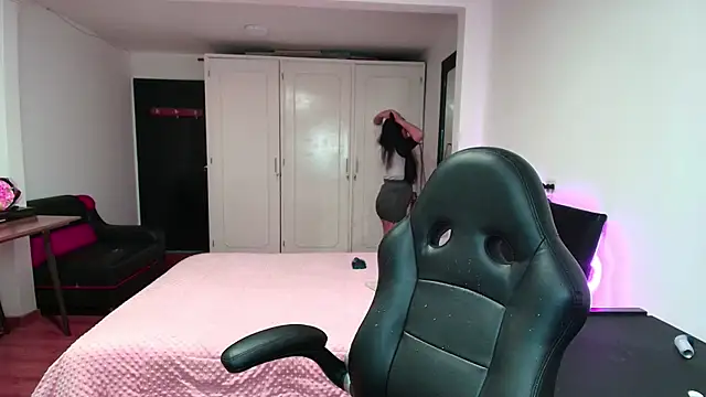 yesie hot online show from 09.30.25