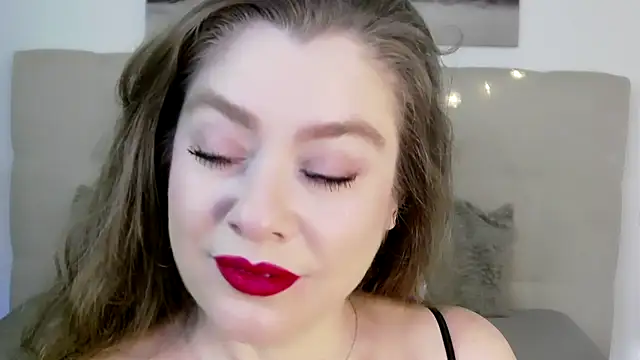 Snapshot of PetersEmily chatting on 12.20.24 PetersEmily online show from 12.20.24