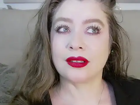 Snapshot of PetersEmily chatting on 01.08.25 PetersEmily online show from 01.08.25