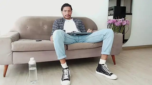 Snapshot of Robyn_Miller chatting on 11.18.25 Robyn Miller online show from 11.18.25