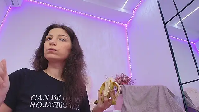 Anna Lewis online show from 04.17.26