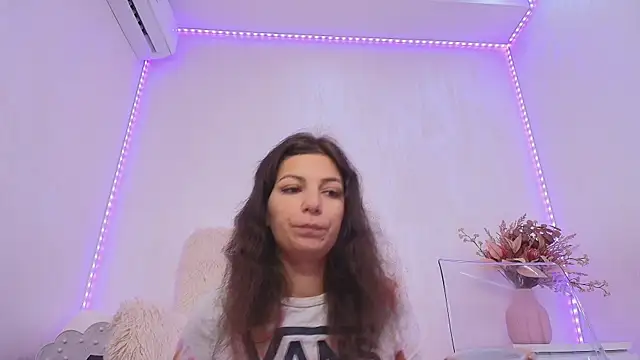 Anna Lewis online show from 06.25.26