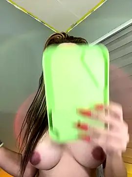 Snapshot of Katy__Perry chatting on 10.20.25 Katy Perry online show from 10.20.25