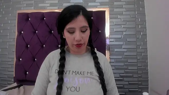 Snapshot of AntoneellaF chatting on 01.16.25 AntoneellaF online show from 01.16.25