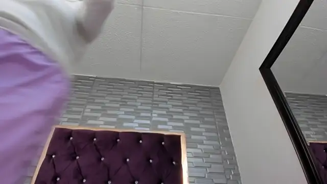 Snapshot of AntoneellaF chatting on 02.13.25 AntoneellaF online show from 02.13.25