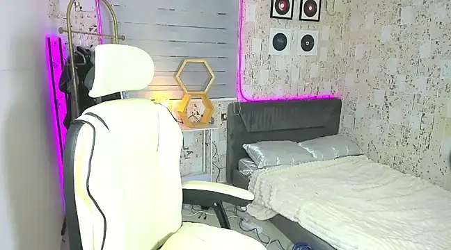 AlexandraMooree online show from 01.13.25