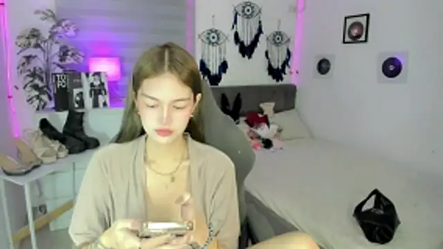 Snapshot of AlexandraMooree chatting on 04.02.26 AlexandraMooree online show from 04.02.26