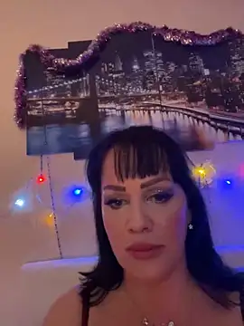 Snapshot of Lolaley2 chatting on 01.04.25 Lolaley2 online show from 01.04.25