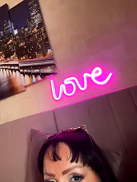 Snapshot of Lolaley2 chatting on 10.08.25 Lolaley2 online show from 10.08.25