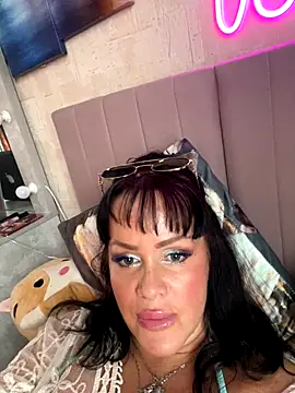 Snapshot of Lolaley2 chatting on 10.13.25 Lolaley2 online show from 10.13.25