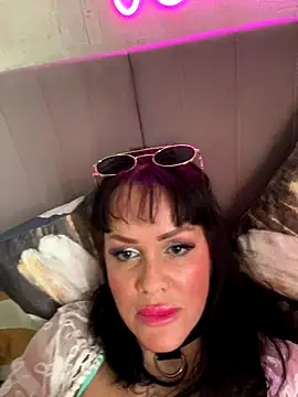 Snapshot of Lolaley2 chatting on 10.27.25 Lolaley2 online show from 10.27.25