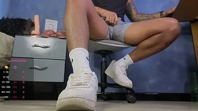 Snapshot of TomLover_12 chatting on 03.08.26 TomLover 12 online show from 03.08.26