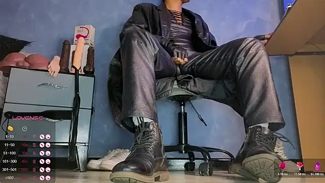 Snapshot of TomLover_12 chatting on 04.08.26 TomLover 12 online show from 04.08.26