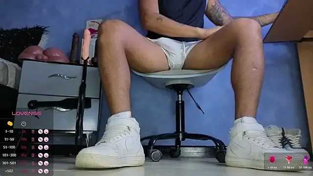 Snapshot of TomLover_12 chatting on 04.10.26 TomLover 12 online show from 04.10.26