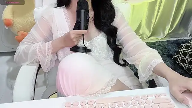 Mya Lee online show from 02.21.25